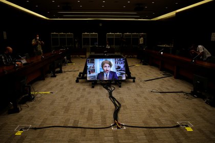 Trudeau pasó por una videoconferencia en el parlamento 