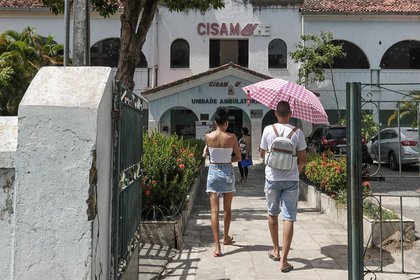 Vista de la fachada del Centro Integrado de Salud Amaury de Medeiros (CISAM) en el centro de Rvege, la maternidad estatal del país para procedimientos de aborto, Recife (Brasil).  EFE / Waldheim Montoya: