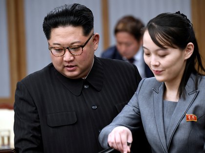 Kim Jong Un con su influyente hermana Kim Jong-un (Reuters)