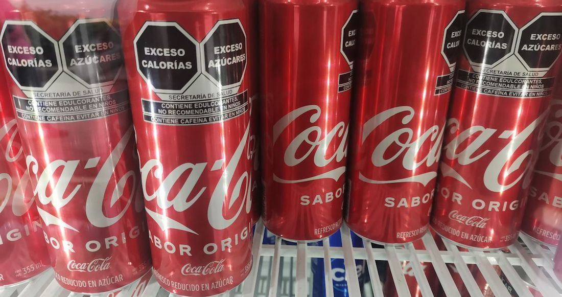 Coca-Cola Femsa se defiende de la nueva etiqueta por el daño que le ha hecho a su negocio