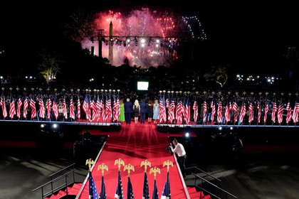 Ver el gran final de la Convención Republicana con Trump ընտանիքի su familia en la Casa Blanca con mil invitados es un espectáculo de fuegos artificiales.  Doug Mills / Piscina a través de REUTERS